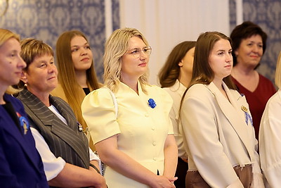 Делегация БСЖ из Брестской области посетила с экскурсией Дворец Независимости