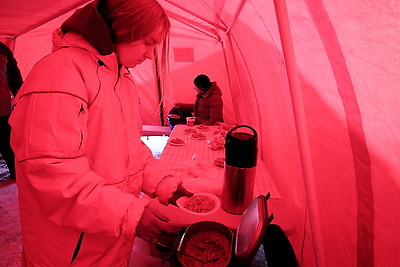 Теплая забота в мороз: волонтеры Красного Креста помогли более 3 тыс. человек в Могилевской области