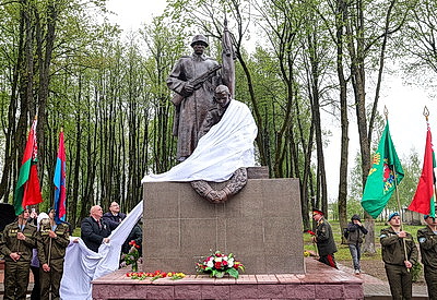Памятник на братской могиле после реконструкции открыли в Витебском районе