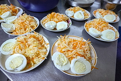 Забота о механизаторах для оперативного сева. Как в Сенненском районе аграрии трудятся на полях