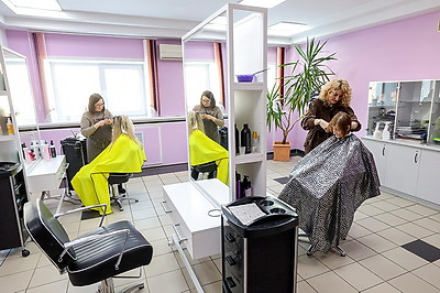 \"Ценовой фактор - решающий\". Как в полоцком доме быта сохраняют популярные у населения услуги