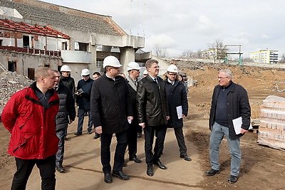 Кухарев посетил реконструируемый стадион "Трактор"