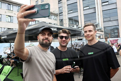 Хоккеисты НХЛ Протас и Шарангович встретились с болельщиками в Минске