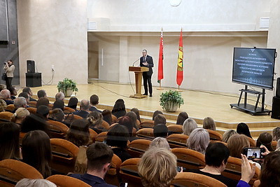 "Качественное образование задает качество жизни". Исаченко на областном педактиве в Могилеве