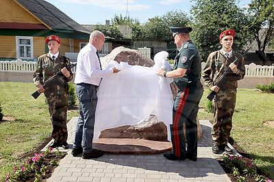 В Щучинском районе торжественно открыли знак в память о расстрелянной в годы ВОВ пожарной дружине