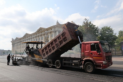 В Минске на проспекте Независимости провели ремонтные работы по укладке асфальта