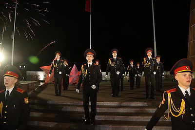 Акцией "Споем День Победы вместе" завершилось празднование 9 Мая в Могилеве
