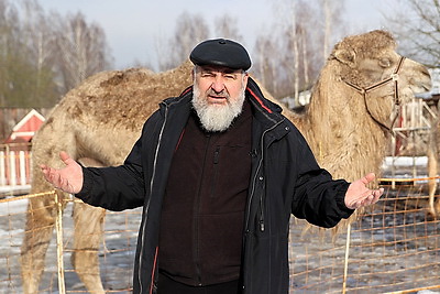 Лев, верблюды, альпака: фермер открыл частный зоопарк с дикими животными под Минском