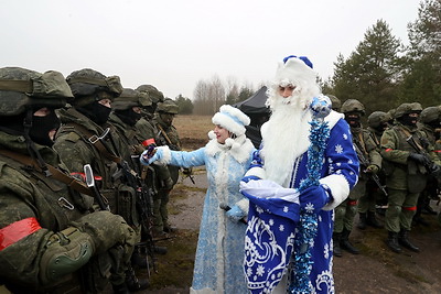 Сюрприз для армейцев. Банку сгущенки весом в тонну доставили в Северо-Западное оперативное командование