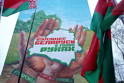 На память о "Марафоне единства": в Бресте открыли мурал "Будущее Беларуси в твоих руках"