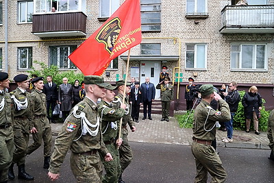 В Могилеве торжественным маршем поздравили ветеранов ВОВ