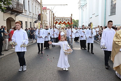 В Гродно прошел крестный ход в праздник Тела и Крови Христовых