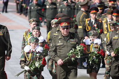 Руководство Госсекретариата Совбеза и главы силовых ведомств возложили цветы к монументу Победы в Минске