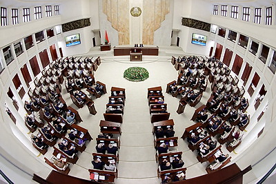 Заседание первой сессии Палаты представителей восьмого созыва проходит в Минске