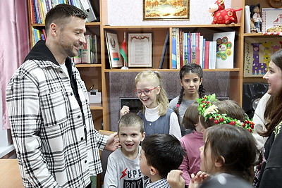 Сергей Лазарев пообщался с детьми социально-педагогического центра в Минске