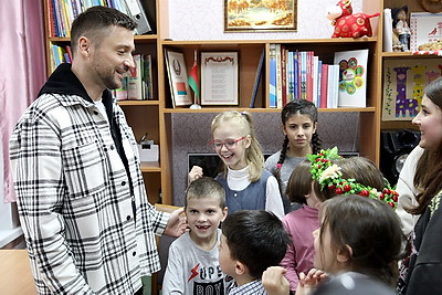 Сергей Лазарев пообщался с детьми социально-педагогического центра в Минске