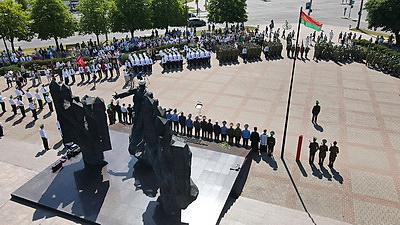 В Гродно в День пограничника прошел торжественный митинг у мемориала