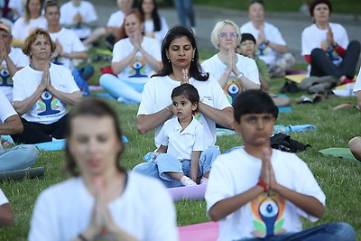 Минчане отпраздновали Международный день йоги