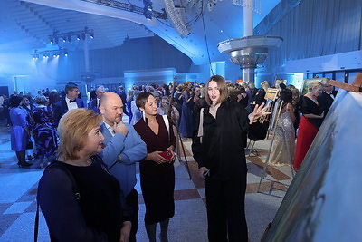 "Васильковый бал" собрал более 200 участников в поддержку людей с ограниченными возможностями