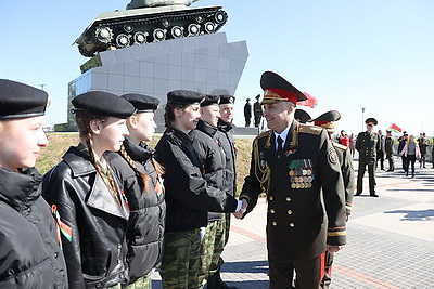 Вольфович принимает участие в памятных мероприятиях к 9 Мая в Борисовском районе