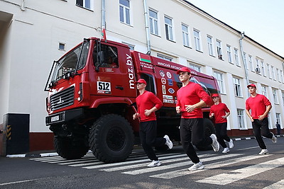 Парад ретро и современной техники МАЗ прошел на заводах холдинга в честь 80-летия предприятия