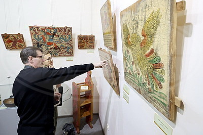 Выставка русской народной росписи по дереву "К истокам" открылась в Витебске