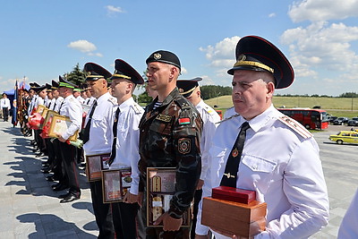 На Кургане Славы наградили лучших сотрудников милиции Минской области