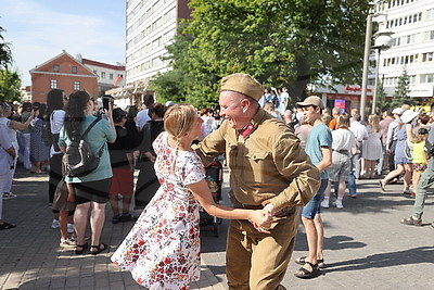 Атмосферу последнего мирного дня 1941-го воссоздали в Бресте