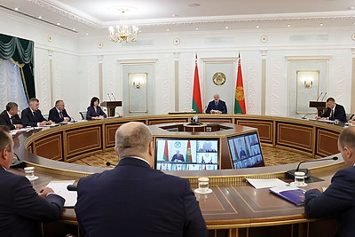 Уборочная и преодоление последствий стихии. Лукашенко собрал селекторное совещание