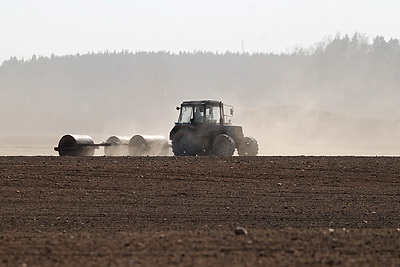 В Копыльском районе идет сев яровых зерновых культур