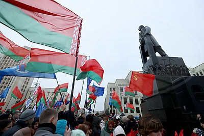 Возложение цветов к памятнику Ленина состоялось на площади Независимости в Минске