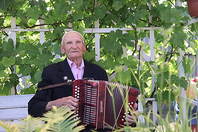 97-летний ветеран: жить, во что бы то ни стало жить, - за семью, за дом, за Отчизну!