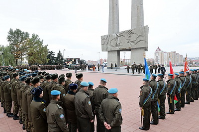 Около 300 витебских десантников попрощались с боевым знаменем