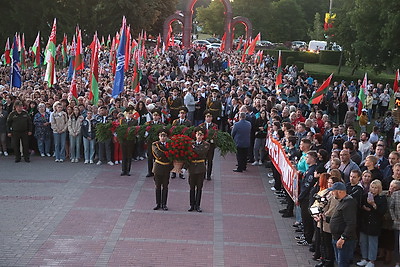 Более 5 тыс. человек собрались во время акции "Звон скорби" на Буйничском поле