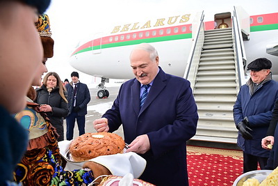 Лукашенко прилетел в Казань