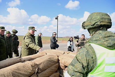 Лукашенко ознакомился с мероприятиями проверки боеготовности соединений и воинских частей