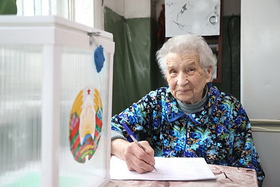 100 лет и больше. Долгожители проголосовали на выборах депутатов