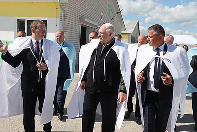Лукашенко совершил рабочую поездку в Дзержинский район