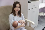 Стали многодетной семьей: в 3-м роддоме Минска поздравили маму, родившую дочку под бой курантов