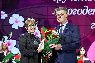 Орден Матери вручили минчанкам в городском дворце культуры