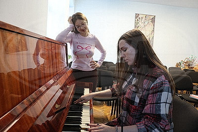 Первокурсники обустраиваются в общежитии МГУ в Могилеве