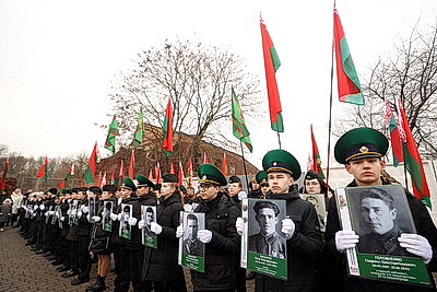 "Эстафете Победы" вдоль внешних границ СНГ дали старт в Брестской крепости