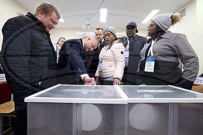 Выборы-2025: международные наблюдатели посещают участки для голосования