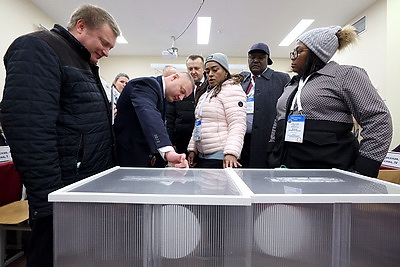 Выборы-2025: международные наблюдатели посещают участки для голосования