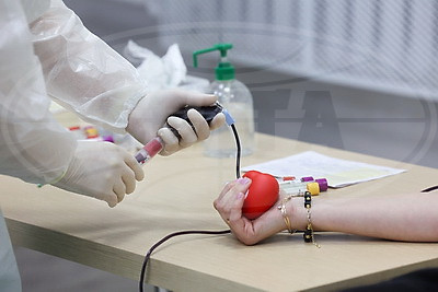 В рамках акции БКК "Сила волонтерского сердца" уже сдали кровь почти 1600 волонтеров