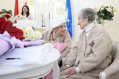 100-летних сестер-близнецов чествовали в Волковыске