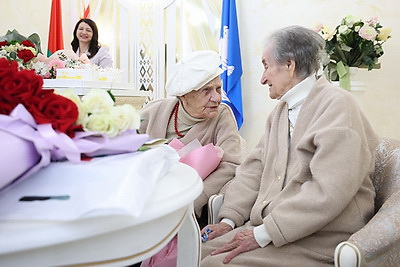 100-летних сестер-близнецов чествовали в Волковыске