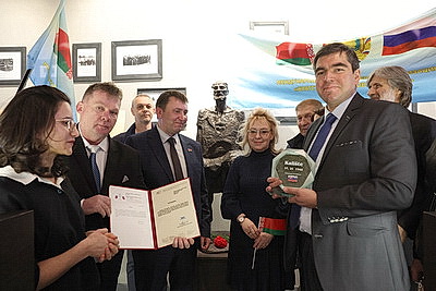 Капсулу с грунтом с территории словацкого комплекса "Калиште" передали для "Хатыни"