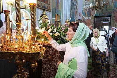 Православные верующие празднуют День Святой Троицы в Гродненском Свято-Рождество-Богородичном женском монастыре