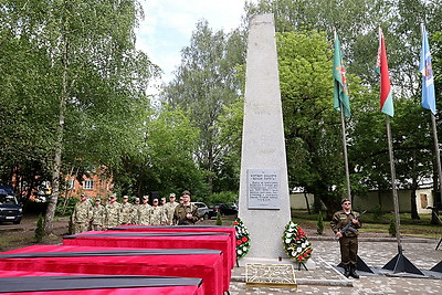 Останки расстрелянных в годы ВОВ 195 мирных жителей перезахоронили в Полоцке